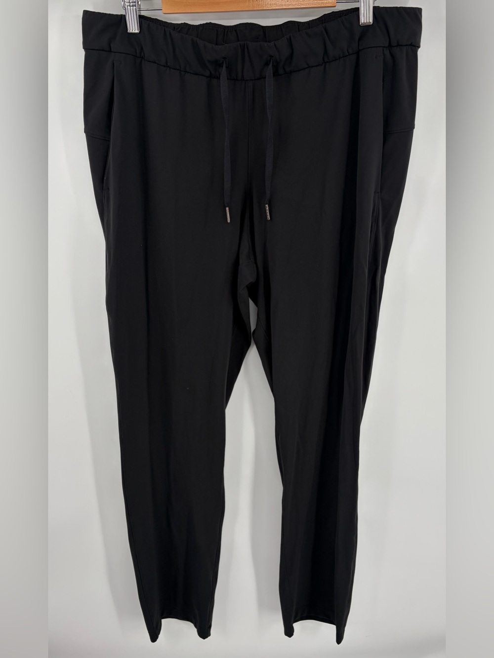 Lululemon on the fly full length black pant luxtreme women’s 12 Athleisure